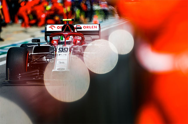 Антонио Джовинацци за рулём машины Alfa Romeo, фото пресс-службы команды