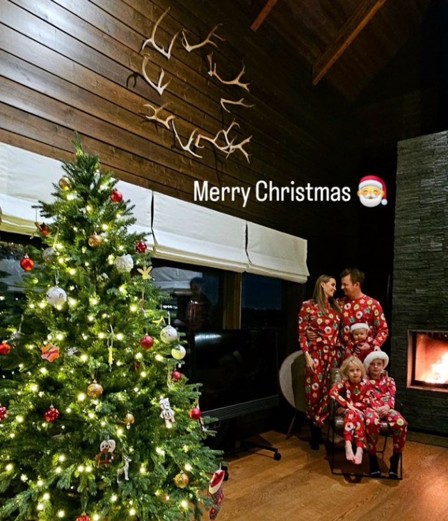 Семейство Кими встречает Рождество, фото из социальных сетей