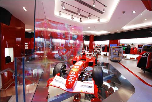 Лондонский Ferrari Store