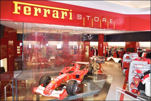 Лондонский магазин Ferrari
