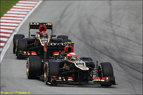 Гонщики Lotus F1 на трассе Гран При Малайзии