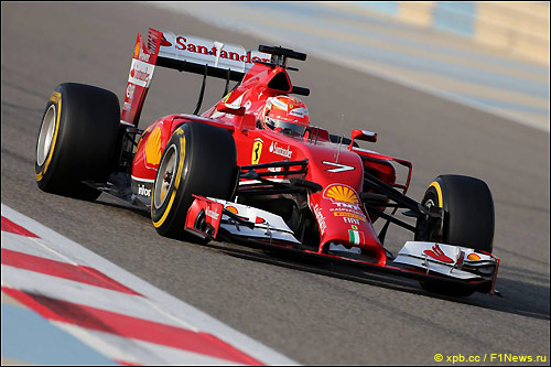 Кими Райкконен за рулём Ferrari F14 T на тестах в Бахрейне