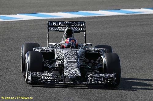 Red Bull RB11 на тестах в Хересе