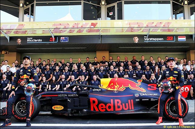 Групповая фотограия Red Bull Racing