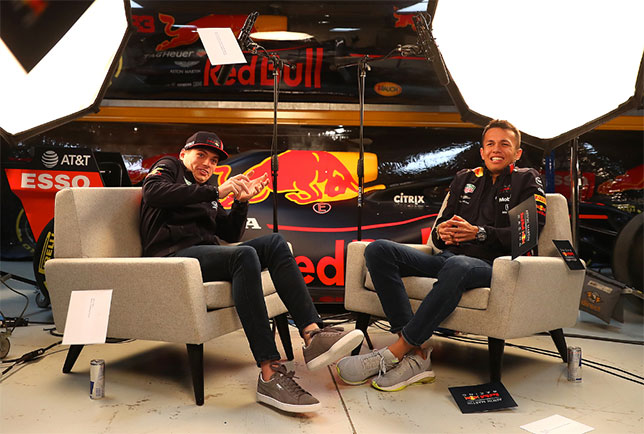 Макс Ферстаппен и Александер Элбон на базе команды Red Bull Racing