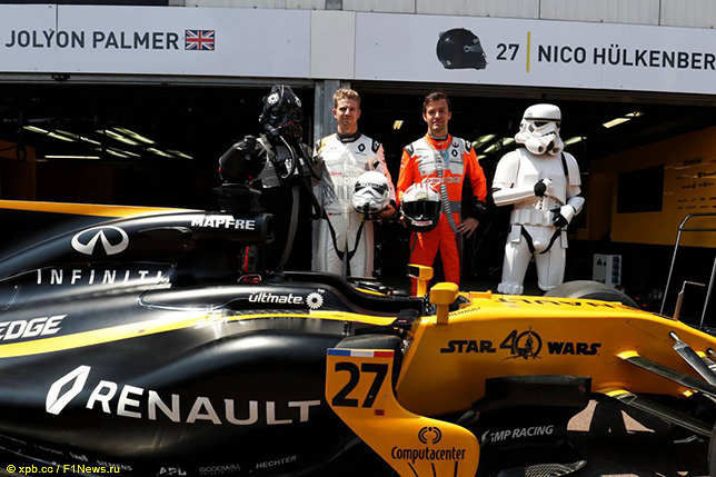 Гонщики Renault Нико Хюлкенберг и Джолион Палмер в Монако, май 2017 года
