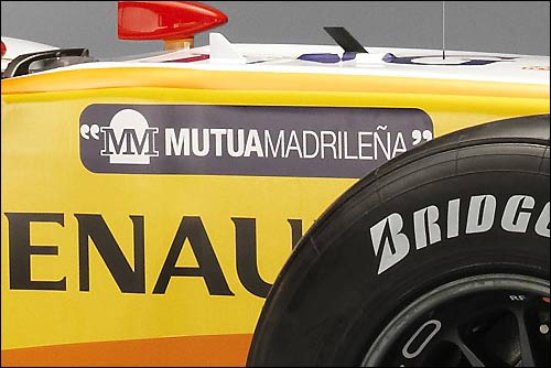 Логотип Mutua Madrilena на Renault R29