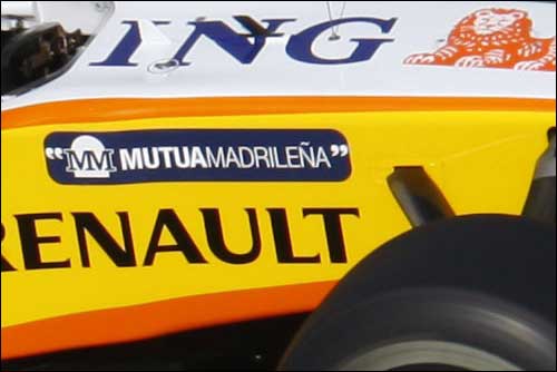 Логотип Mutua Madrilena на Renault R29