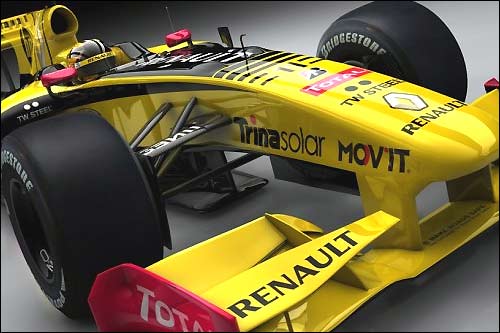 Логотип Trina Solar на машине Renault F1