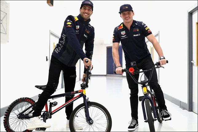 Даниэль Риккардо и Макс Ферстаппен на базе Red Bull в Милтон-Кинсе