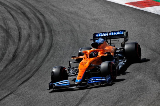 Даниэль Риккардо за рулём McLaren на трассе в Портимао