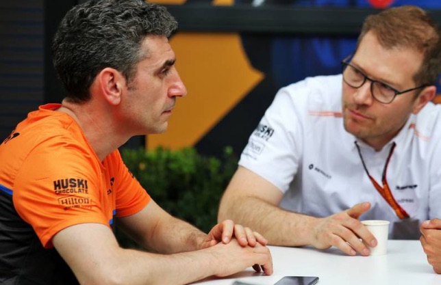 Андреа Стелла, гоночный директор McLaren (слева) и Андреас Зайдль, руководитель команды, фото XPB