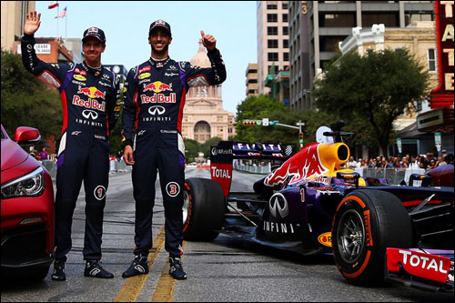 Гонщики Red Bull Racing на улицах Остина