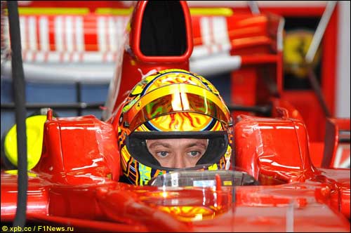 Валентино Росси за рулем Ferrari