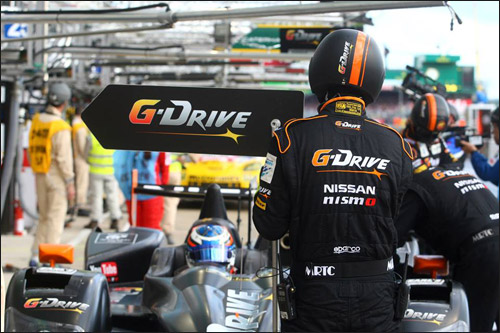 Машина команды G-Drive Racing на пит-стопе