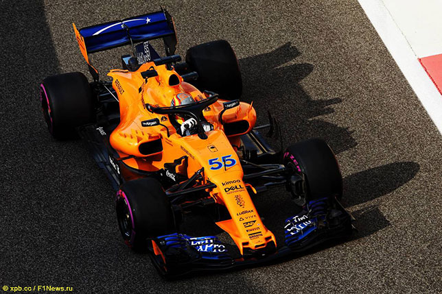 Карлос Сайнс за рулём McLaren на тестах в Абу-Даби