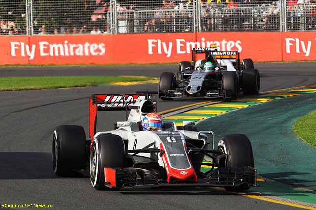 Роман Грожан на Haas VF-16 финишировал в Мельбурне впереди Нико Хюлкенберга на Force India и Валттери Боттаса на Williams