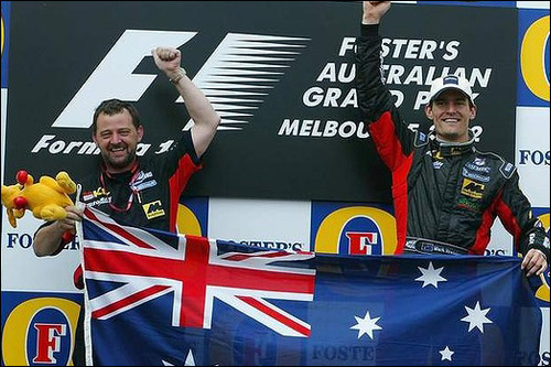 Пол Стоддарт и Марк Уэббер на подиуме Гран При Австралии 2002 года