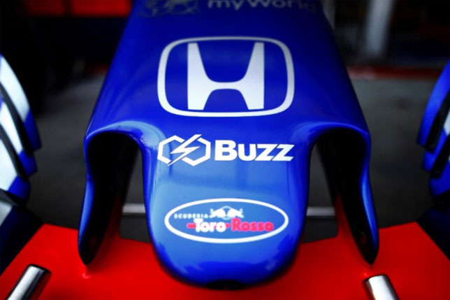 Логотип Buzz Asset Management на носовом обтекателе Toro Rosso