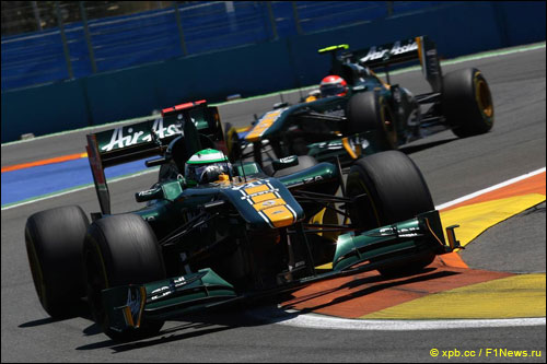 Пилоты Team Lotus на трассе Гран При Европы
