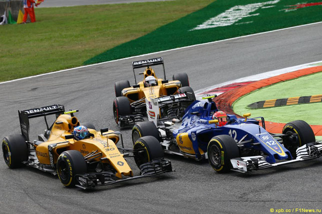 Борьба гонщиков Renault с Фелипе Насром