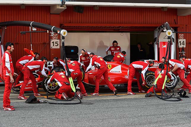 Команда Ferrari в заключительный день тестов в Барселоне
