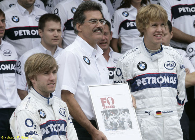 На фото 2006 года юный Себастьян Феттель, а Андреас Зайдль – слева позади Марио Тайссена, тогдашнего руководителя BMW Motorsport