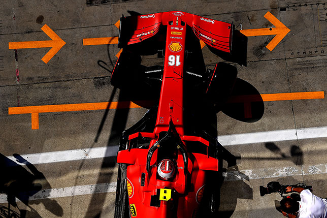 Шарль Леклер за рулём Ferrari SF1000, фото пресс-службы Ferrari
