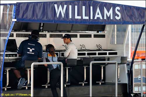 Командный мостик Williams на тестах в Бахрейне