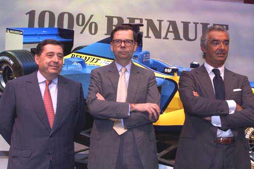 Патрик Фор, Жан-Жак Хис и Флавио Бриаторе на презентации Renault