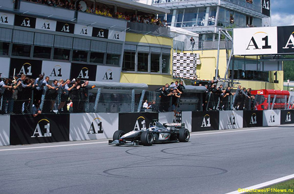 Мика Хаккинен выигрывает Гран При Австрии 2000 года