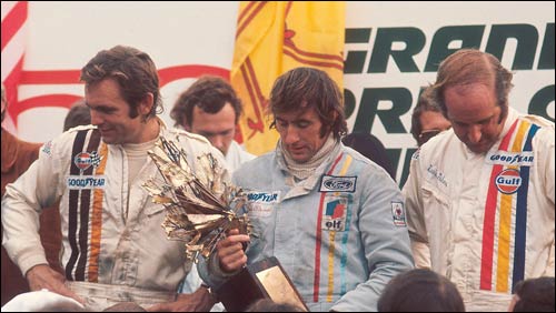 Питер Ревсон, Джеки Стюарт и Дэнни Хьюм (слева направо) на подиуме Гран При Канады 1972 года