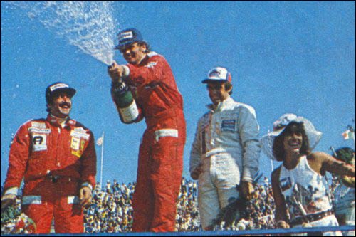 Клей Регаццони, Ники Лауда и Карлос Рейтеман (слева направо) на подиуме Гран При Швеции 1975 года