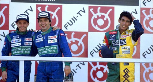 Друзья встречаются вновь. Роберто с Нельсоном Пике и Агури Сузуки на подиуме Гран При Японии 1990 года