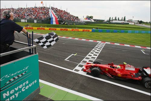 Формула 1 прощается с Маньи-Куром. Фелипе Масса финиширует первым в Гран При 2008 года