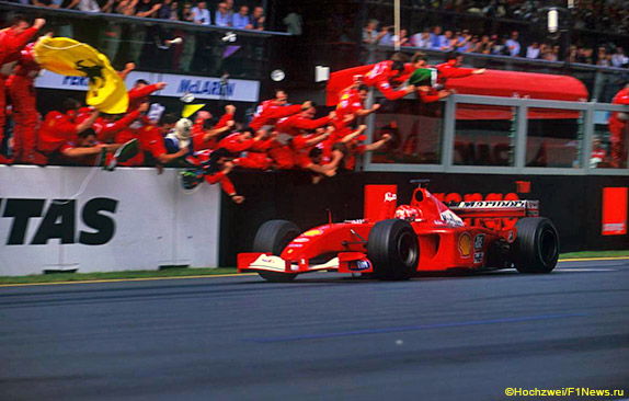 Михаэль Шумахер выигрывает Гран При Австралии 2001 года