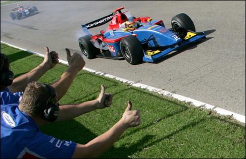 Команда iSport салютует новому чемпиону GP2. 2007 год 