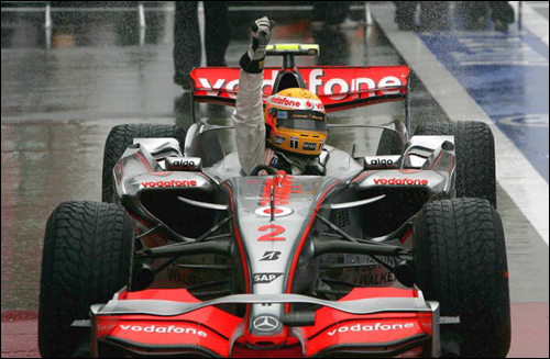 Победитель Гран При Японии 2007 года Льюис Хэмилтон