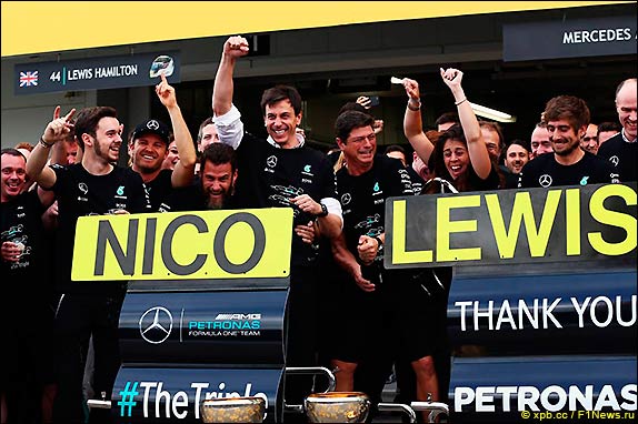 Mercedes отмечает победу в Кубке конструкторов