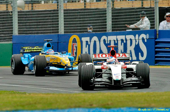 Дженсон Баттон и Фернандо Алонсо на Гран При Австралии 2004 года