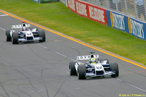 Ральф Шумахер и Хуан-Пабло Монтойя на трассе в Мельбурне