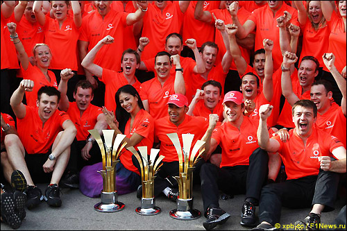 Команда Mclaren празднует дубль в Гран При Турции
