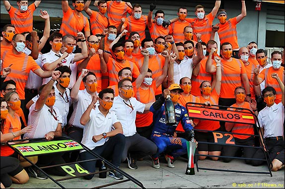 Команда McLaren отмечает второе и четвёртое места в Гран При Италии 2020