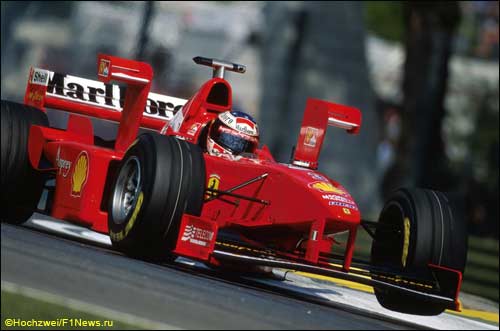 Ferrari F300 Михаэля Шумахера с Х-крыльями