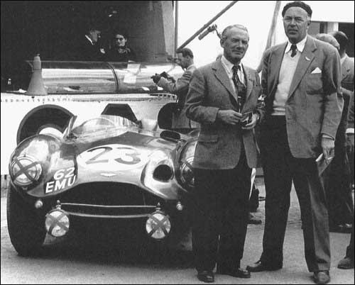 Дэвид Браун в компании гоночного Aston Martin и шведского принца Бертиля (крайний справа)