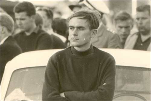 Молодой Йохен Неерпаш после очередной победы. 1963 год. Фото Manfred Rommelsheim 