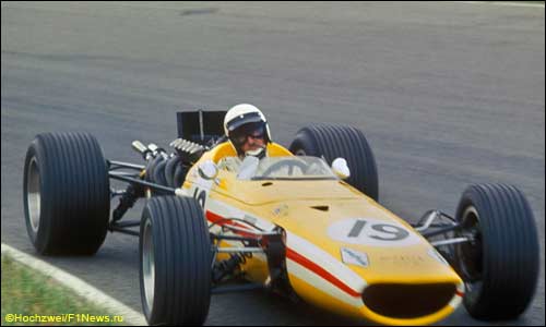 Фирменным цветом команды Боннье стал желтый. Йо за рулем McLaren на Гран При Голландии 1968 года
