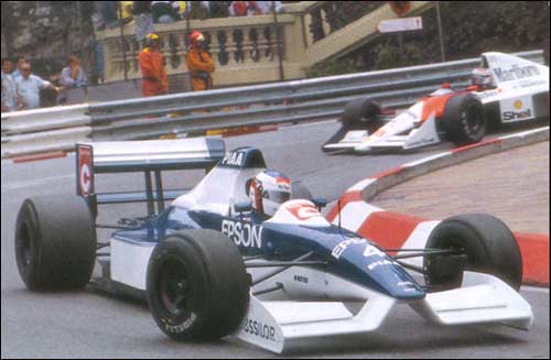 Tyrrell 019, на котором Жан Алези финишировал вторым в Монако, стал первой машиной Ф1 со "вздёрнутым носом"