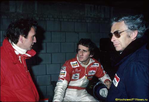 Гордон Коппак с пилотами McLaren Джоном Уотсоном и Аленом Простом. 1980 год