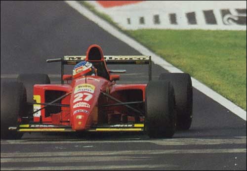 Ferrari Жана Алези - хорошо видно, что камера на шайбе заднего крыла уже "надломлена"